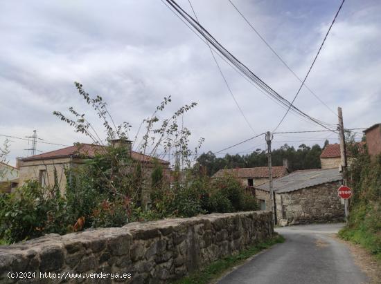 CASA DE PIEDRA PARA RESTAURAR CON FINCA - A CORUÑA