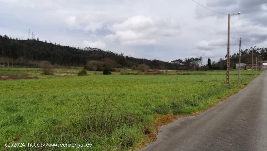 FINCA EDIFICABLE EN SANTIAGO - A CORUÑA