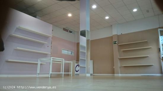 VENTA DE LOCAL COMERCIAL ZONA BARRIO BAJO - CADIZ