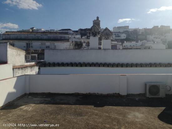 CASA CON GARAJE EN ZONA DEL CASCO ANTIGUO - CADIZ