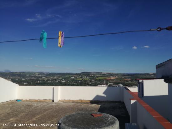 CASA CON GARAJE EN ZONA DEL CASCO ANTIGUO - CADIZ