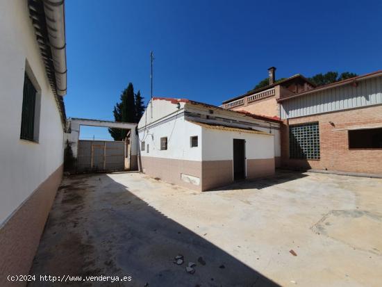 SE VENDE CHALET CON TERRENO EN LA MATANZA (FORTUNA) - MURCIA