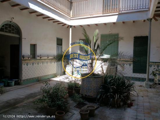 CASA HISTÓRICA CON TERRENO URBANO A LA VENTA EN MONTAVERNER!!! - VALENCIA