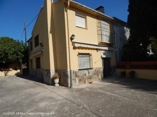 CASA DE CAMPO CON TERRENO URBANIZABLE EN ONTINYENT. - VALENCIA