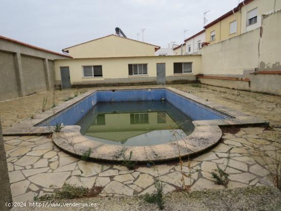 TERRENO URBANO  CON PISCINA A LA VENTA EN AGULLENT - VALENCIA