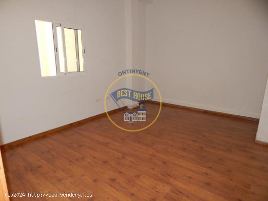 OPORTUNIDAD DE LOCAL COMERCIAL EN CALLE MUY CÉNTRICA DE SAN JOSÉ - VALENCIA