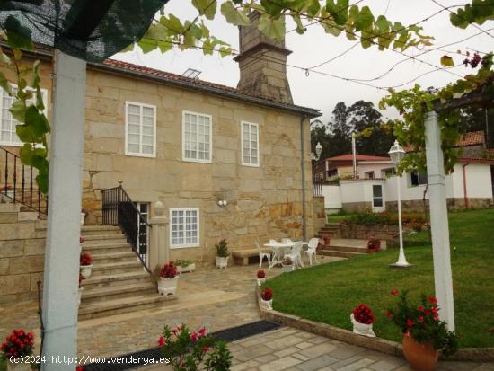 SE VENDE CASA SEÑORIAL PAREADA DE PIEDRA REFORMADA Y EN PERFECTO ESTADO EN PADRON - A CORUÑA