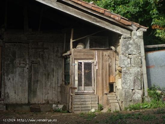 CASA DE PIEDRA QUE NECESITA REFORMA INTEGRAL EN A BAÑA - A CORUÑA