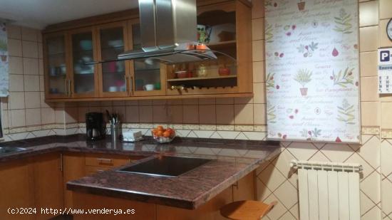 CHALET PAREADO EN VENTA EN STA. MARIA DE FIGUEIRAS - A CORUÑA