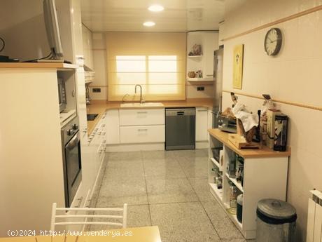 FANTASTICO CHALET A 4 VIENTOS -URBANIZACIÓN CASABLANCA- - BARCELONA