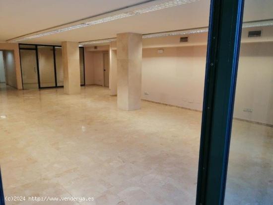 Local de 181m2 y sótano de 378m2 en Plaza Madrid, 12. - BALEARES