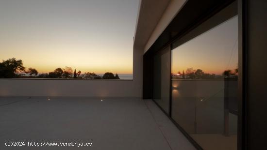 Espectacular villa moderna con vistas al mar - MALAGA