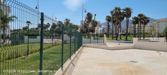 se vende local entre playamar y los alamos - MALAGA