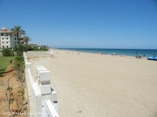 BAJO EN PRIMERA LINEA DE PLAYA - ALICANTE