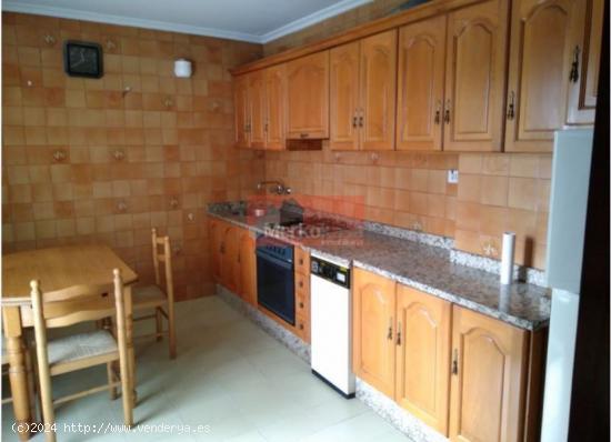  SE VENDE PISO DE CUATRO DORMITORIOS EN CALLE QUIROGA - LUGO 