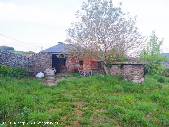 SE VENDE CASA SEMI-REFORMADA EN COESES A 12 KMS DE LUGO. - LUGO