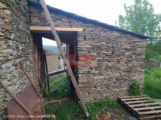 SE VENDE CASA SEMI-REFORMADA EN COESES A 12 KMS DE LUGO. - LUGO