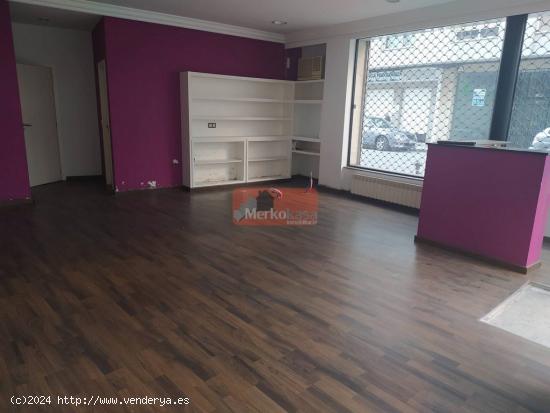 SE VENDE BAJO COMERCIAL ACONDICIONADO - LUGO