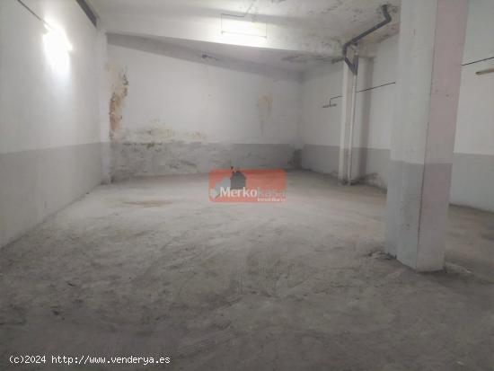 SE VENDE LOCAL COMERCIAL CON VADO EN RONDA MERCEDES - LUGO