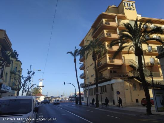 VENTA SUJETA A IVA. LOCAL CON  SALIDA DE HUMOS  A 50 METROS PUERTO DEPORTIVO EN GRAO CS DE BANCO - C