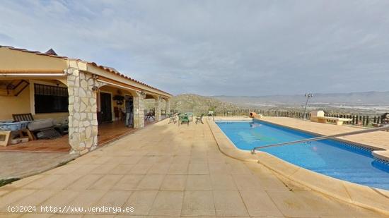 CASA DE CAMPO CON TERRENO - MURCIA