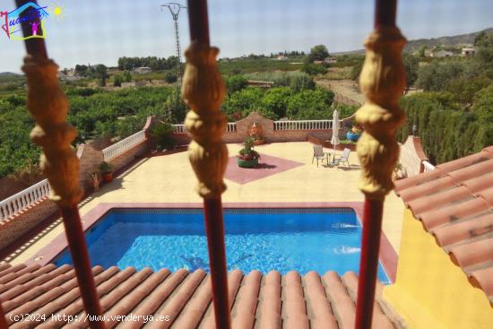 CASA CON PARCELA Y PISCINA,  A 4 MINUTOS DEL PUEBLO - MURCIA