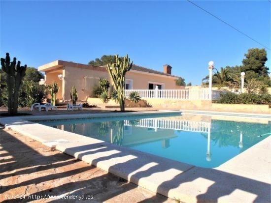  ESPECTACULAR CHALET CON 1.445M2 DE PARCELA EN LAS FILIPINAS VILLAMARTIN - ALICANTE 