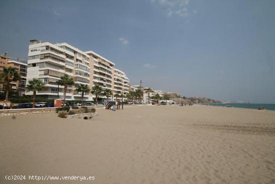 Piso de dos dormitorios con vistas espectaculares al mar en Carvajal. - MALAGA