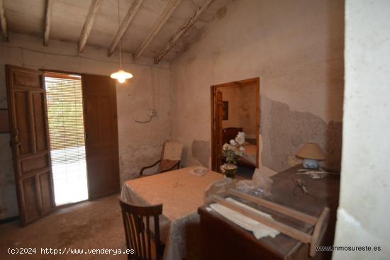  Casa para reformar en Orihuela zona Media Legua, en planta baja con cuadra y patio descubierto. - AL 