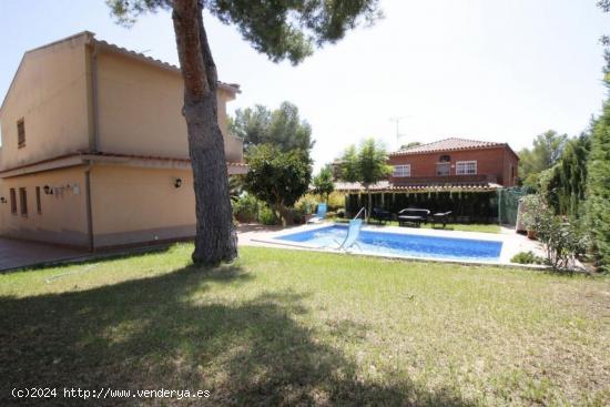 Fantástico chalet individual con una parcela de 579 m2 con piscina. - TARRAGONA