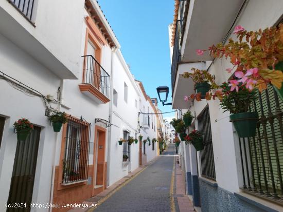 Atico duplex en el casco antiguo de Estepona. 3 amplios dormitorios 2 baños y solarium!! - MALAGA