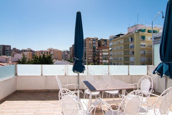 CASA NUEVA CON PISCINA EN AVENIDA AMERICA - GRANADA