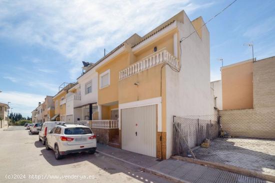 SOL8VIDAL VENDE CASA ADOSADA DE BANCO - ALICANTE