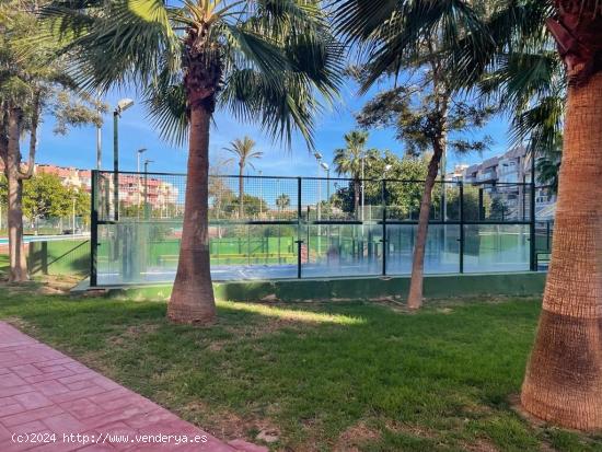 Fantástico Piso Amueblado en Urbanización LAGUNA BEACH, Almerimar: - ALMERIA