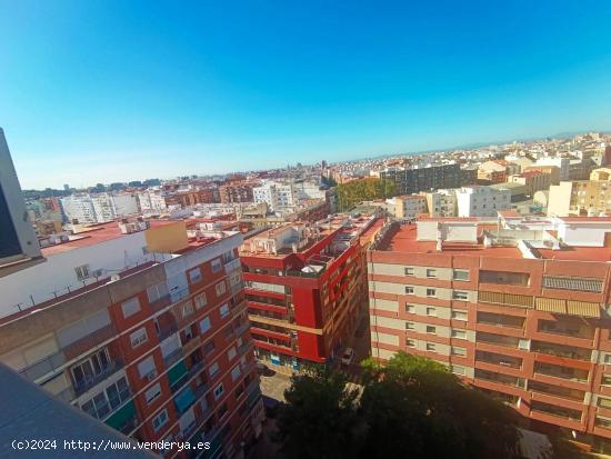 PISO CON REFORMA INTEGRAL Y ESPECTACULARES VISTAS (SE VE TODA VALENCIA) EN BUENA ZONA. - VALENCIA