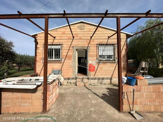 ZONA BARQUERA-  Parcela de terreno con pequeña casita-loft - CORDOBA