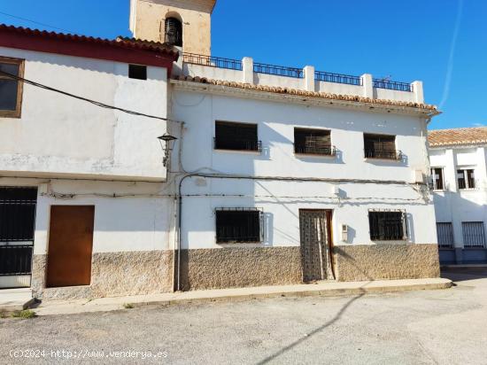  Conoce el Encanto del Valle de Lecrín desde esta Espaciosa Vivienda en Restabal - GRANADA 