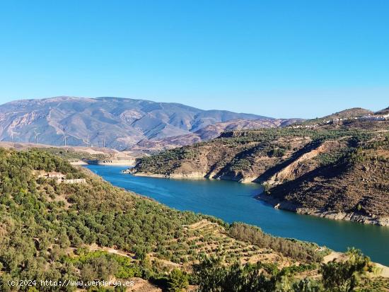 Descubre un Paraíso Natural en Esta Encantadora Finca con Vistas al Pantano de Beznar - GRANADA