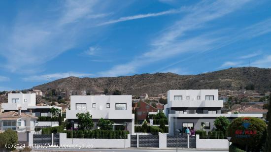 ¡Chalet individual nuevo a la venta en los Altos de Alicante! - ALICANTE