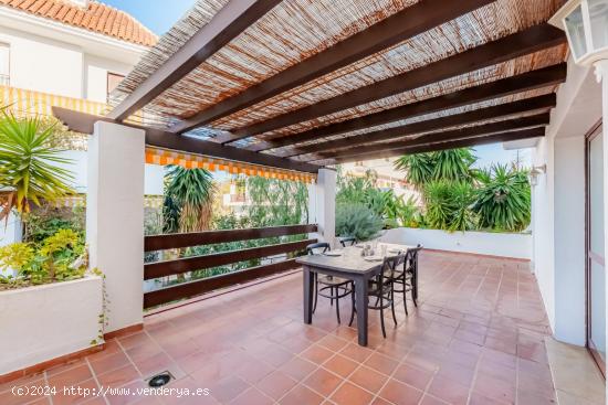 ENCANTADOR APARTAMENTO EN MARBELLA - MALAGA