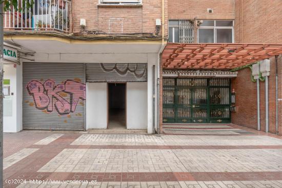  Local comercial en la mejor zona de la carretera de la Sierra - GRANADA 