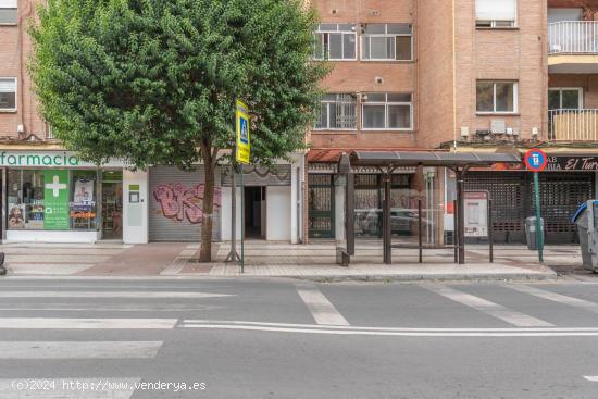 Local comercial en la mejor zona de la carretera de la Sierra - GRANADA