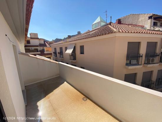 ÁTICO DE OBRA NUEVA CON VISTAS AL CASTILLO - MURCIA