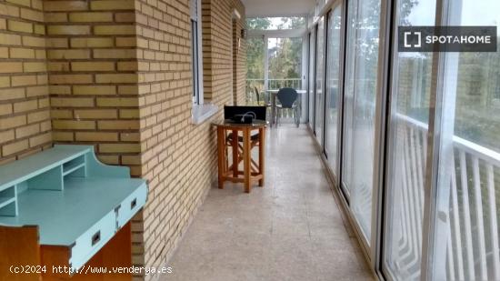 Habitaciones en alquiler en apartamento de 5 dormitorios en Alcalá De Henares. - MADRID