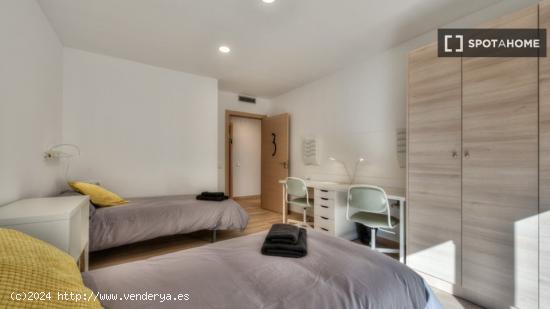 Cama en habitación compartida en piso de 4 habitaciones en Barcelona - BARCELONA