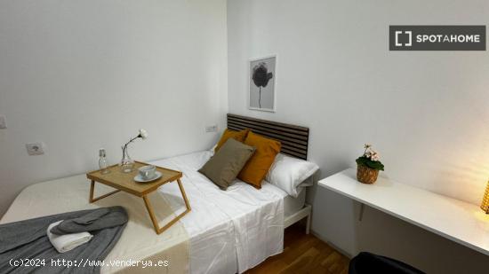 Habitación en piso compartido en madrid. - MADRID