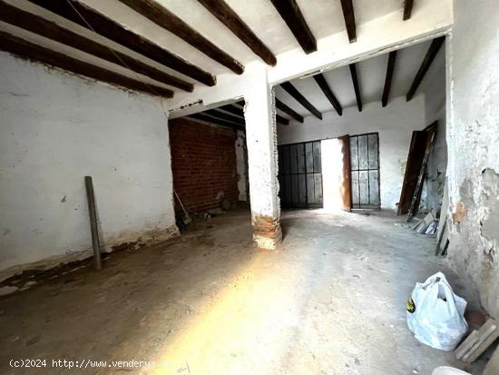 CASA PARA REFORMAR EN LA LOCALIDAD DE GUILLENA, SEVILLA. - SEVILLA