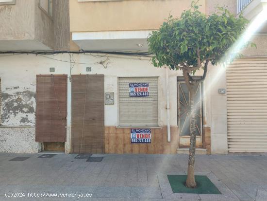  Casa de pueblo con dos alturas a tan solo 800m de las playas de Guardamar del Segura, Alicante - ALI 