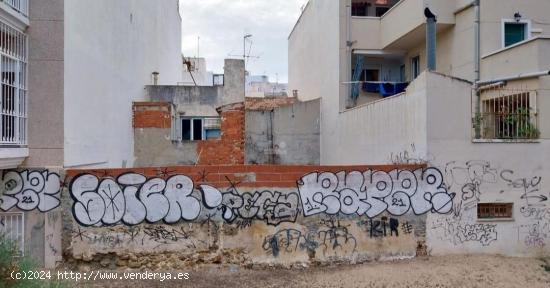 Casa de pueblo con dos alturas a tan solo 800m de las playas de Guardamar del Segura, Alicante - ALI