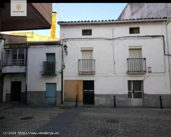 Se VENDE CASA en ZONA COMERCIAL DE MORALEJA - CACERES